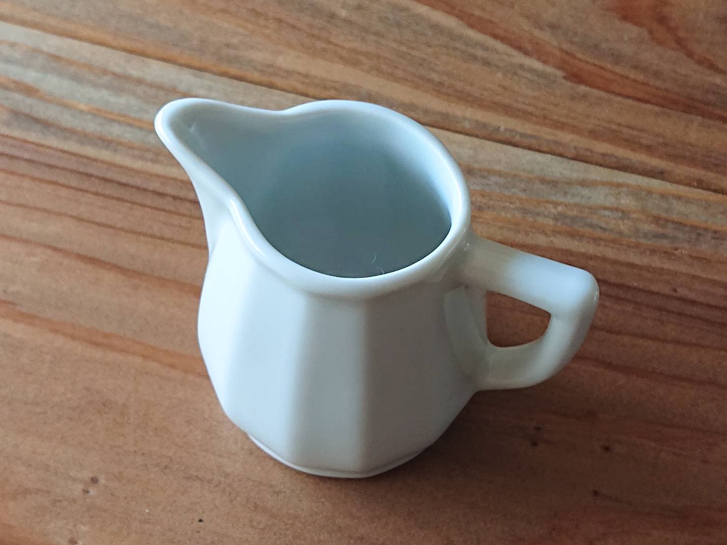 APILCO MILK JUG