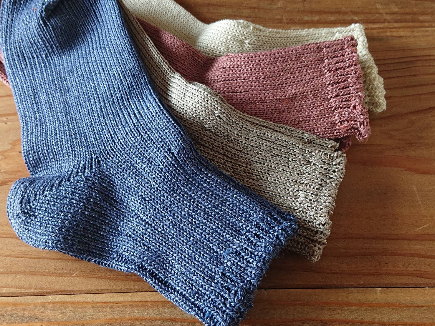 YUINO LINEN SOCKS