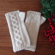 ARAN WOOLEN MILLS HAND WARMER　アラン編みのハンドウォーマー