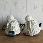 BROWN BETTY TEA POT&ARAN WOOLEN MILLS TEA COSY