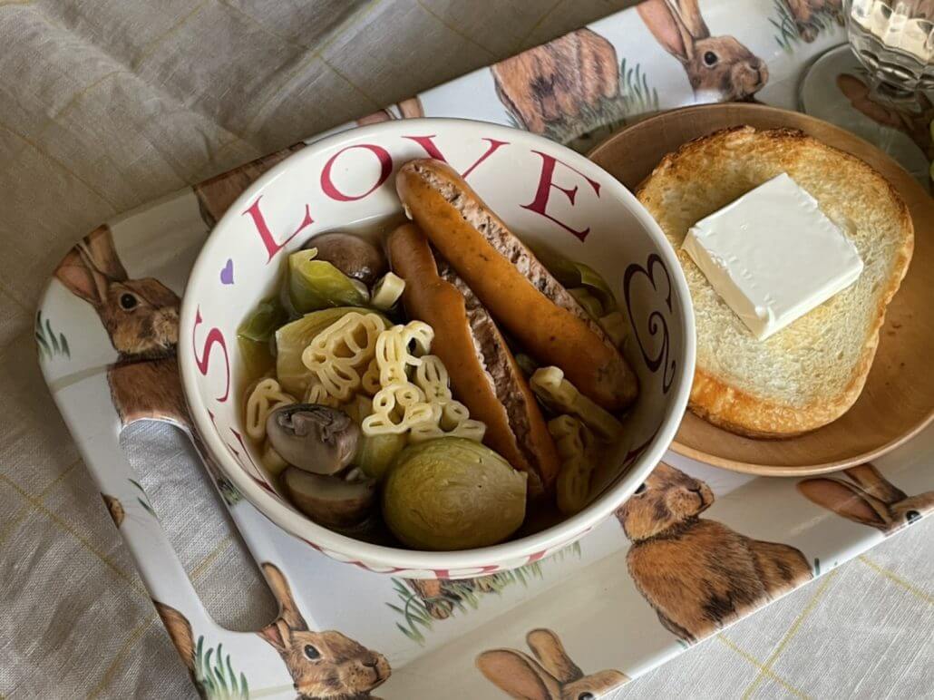 Ihe Breakfast Tray Rabbits