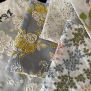 毎シーズン好評いただいておりますCotton House Ayaさんより刺繍のプチバッグが入荷しました。