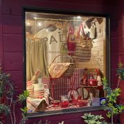 The window display ウィンドウディスプレイが変わりました　