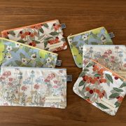 EMILY BURNINGHAM フラットポーチ