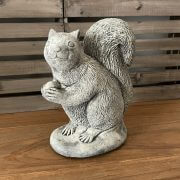 お庭やベランダのプランターのアクセントにおすすめイギリス製のガーデンストーン　