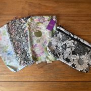 リバティプリントのダブルジップポーチ