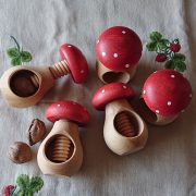 赤いきのこのくるみ割り