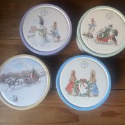 ピーターラビット クリスマスラウンドTin アソートクッキー