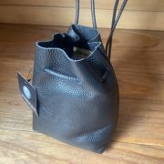 FERCH Bags やわらかなレザー巾着型ポシェット