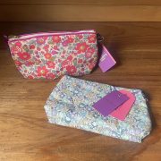 アリスキャロライン（リバティ タナローン ）中綿入りポーチ