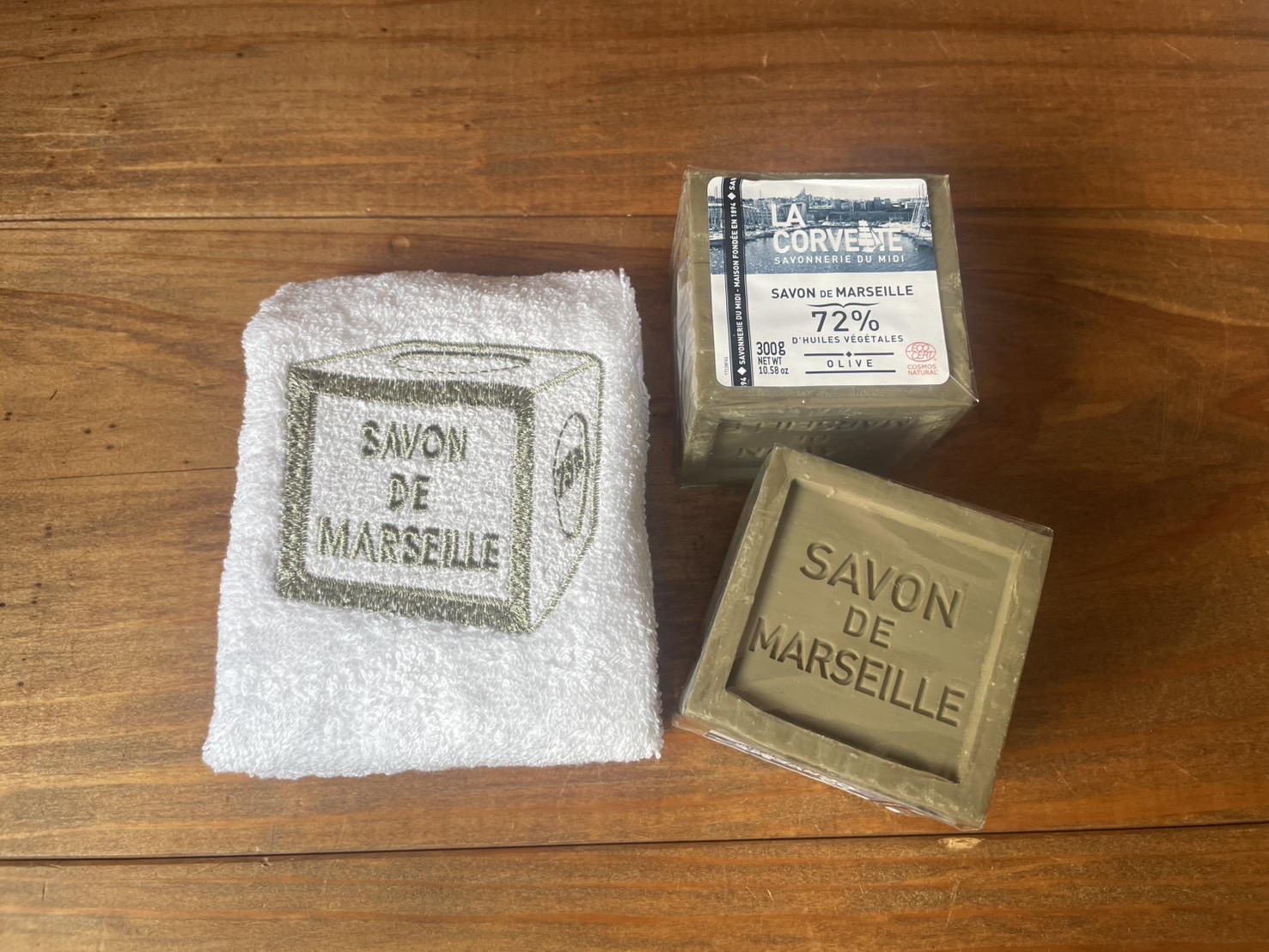 LA CORVETTE サボン・ド・マルセイユ と刺繍ハンドタオル