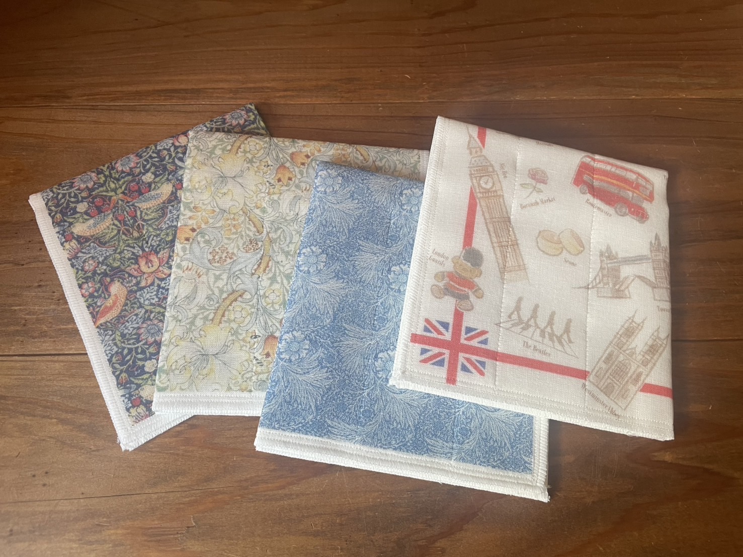 蚊帳の夢®絵便りふきん ウィリアムモリスとロンドン柄