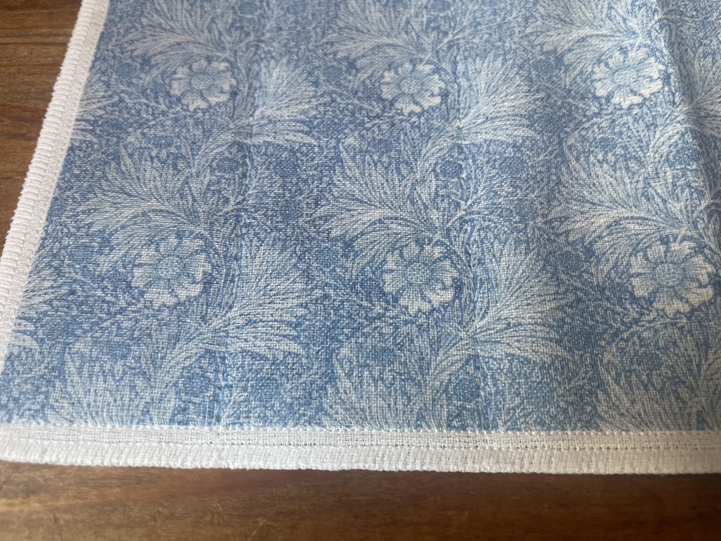 蚊帳の夢®絵便りふきん ウィリアムモリスとロンドン柄