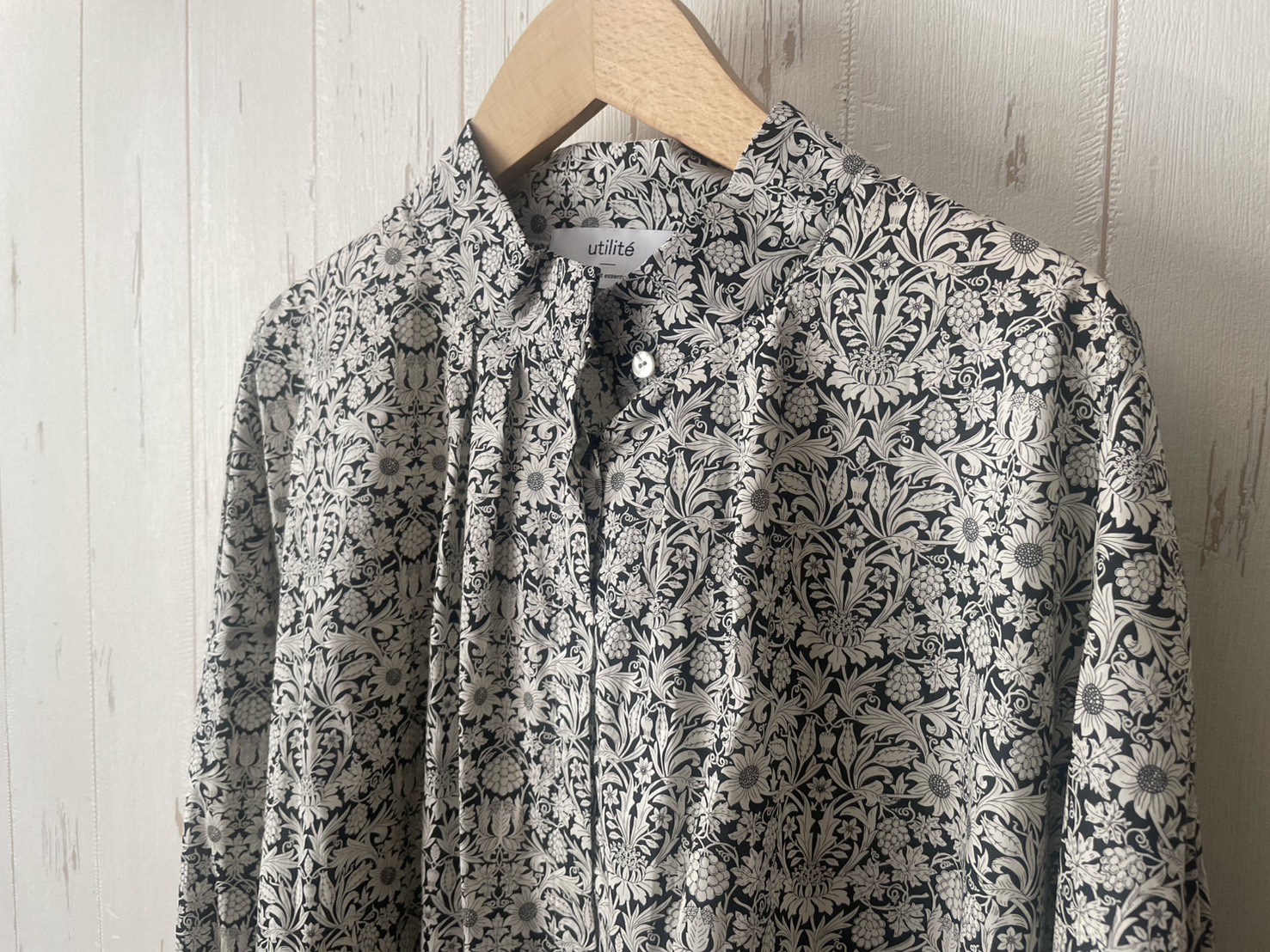 Utilite リバティプリントスタンドカラーシャツ