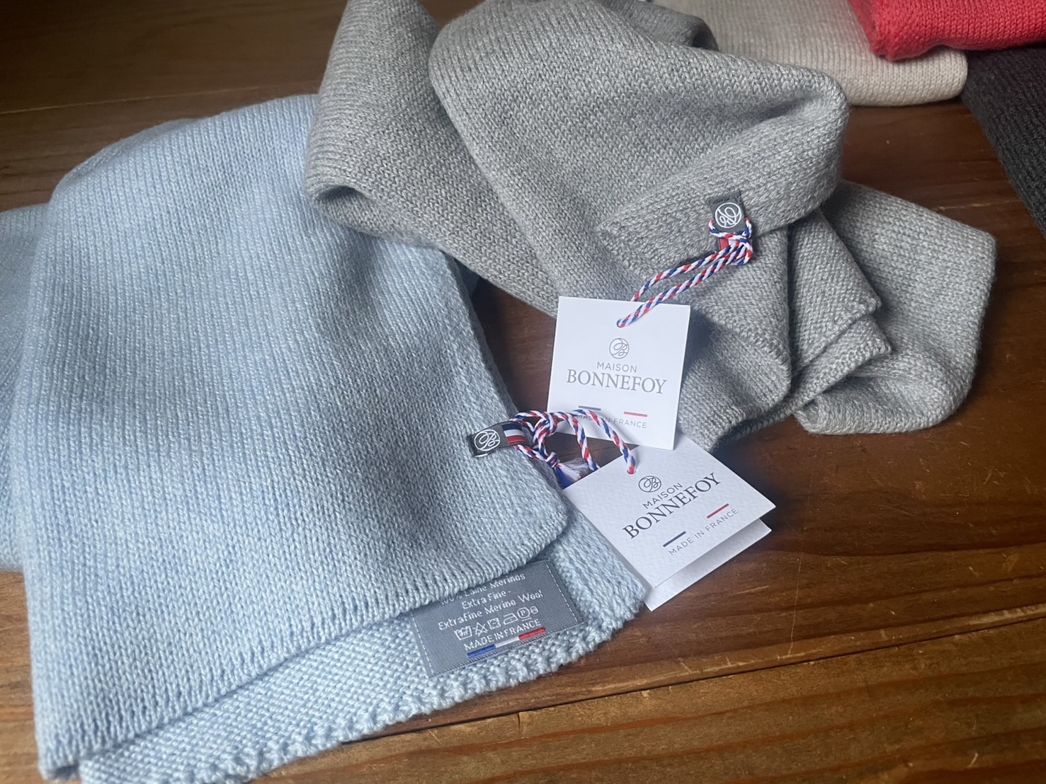 MAISON BONNEFOY KNIT GLOVES/STOLE 2025