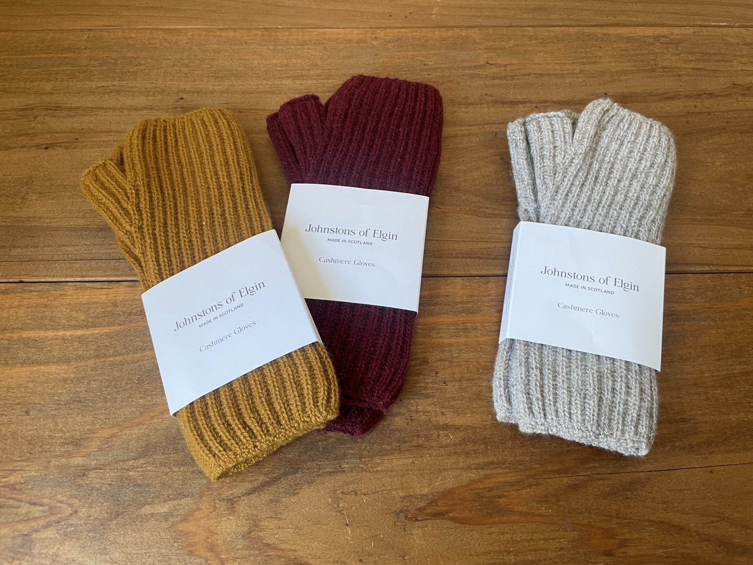 JOHNSTONS CASHMERE KNIT GLOVES 2025
