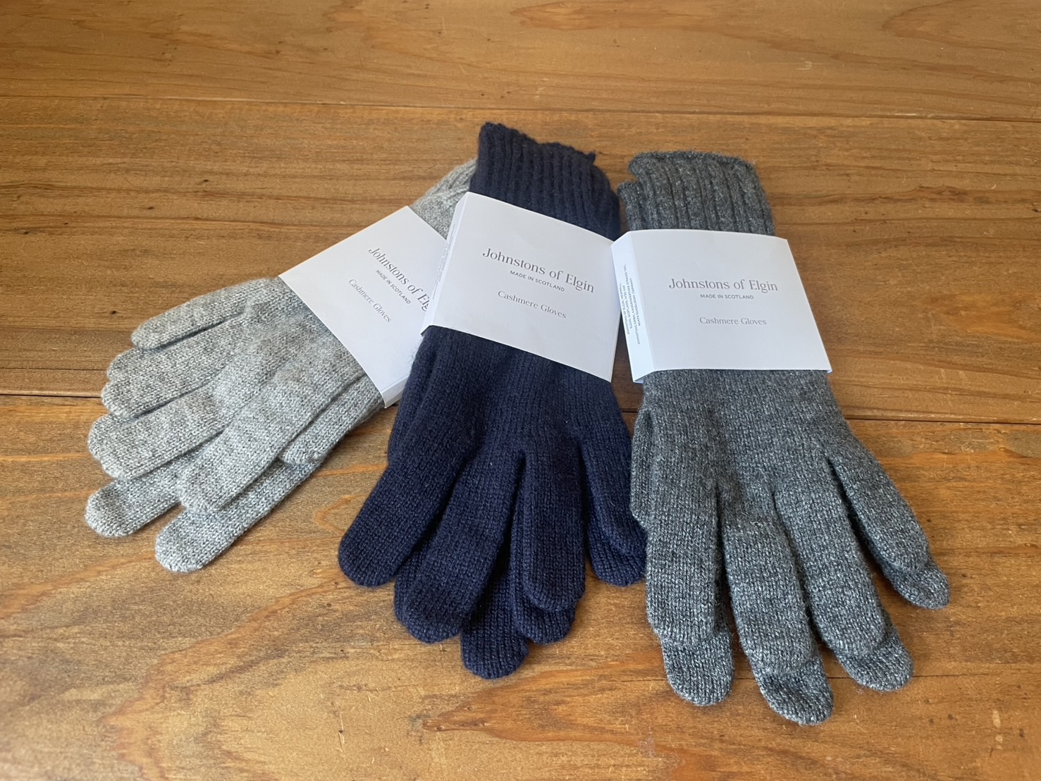 JOHNSTONS CASHMERE KNIT GLOVES 2025