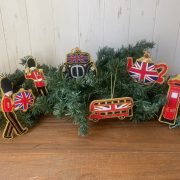 イギリスの刺繍オーナメント