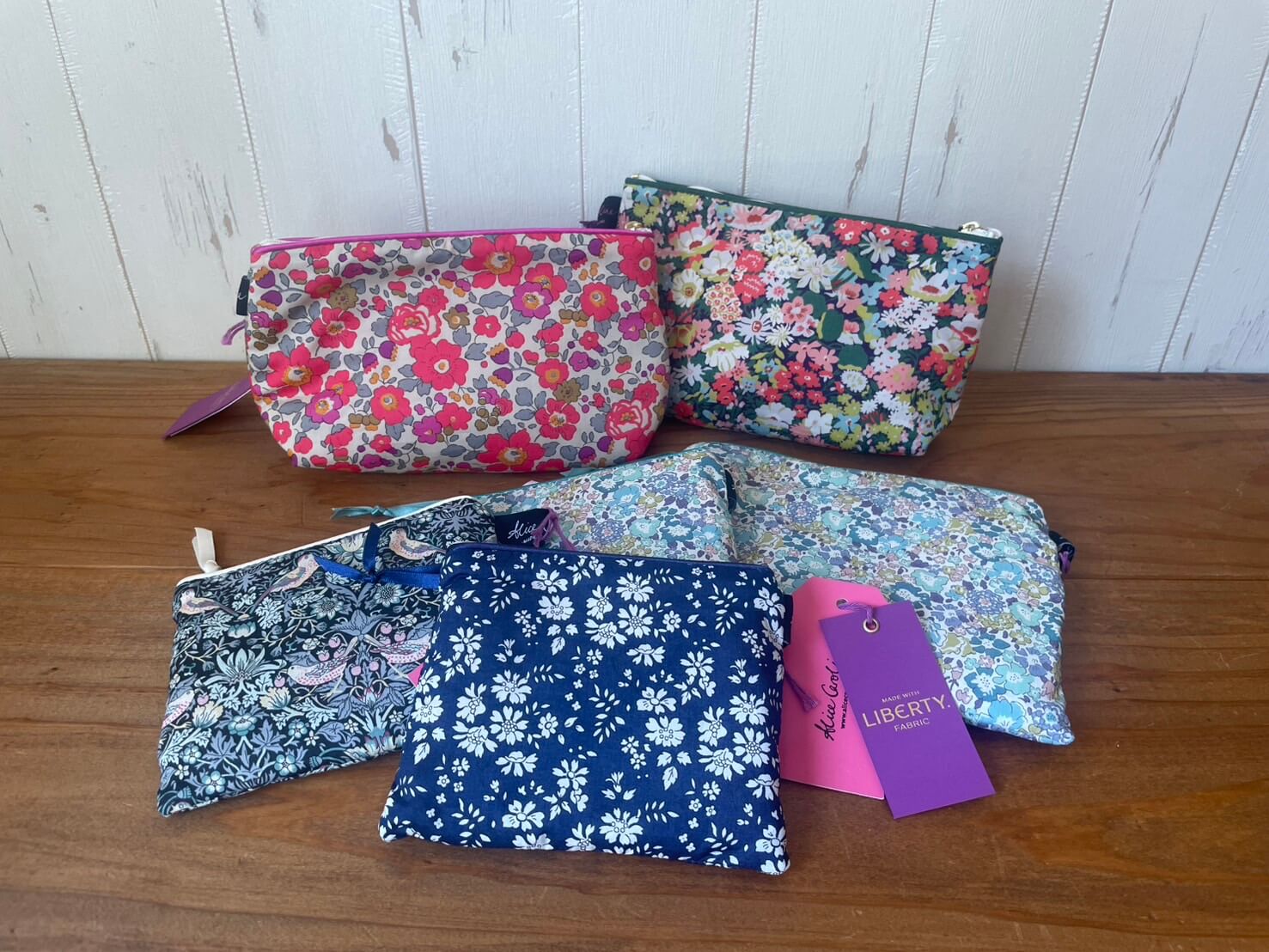 アリスキャロライン(リバティ タナローン )ポーチ