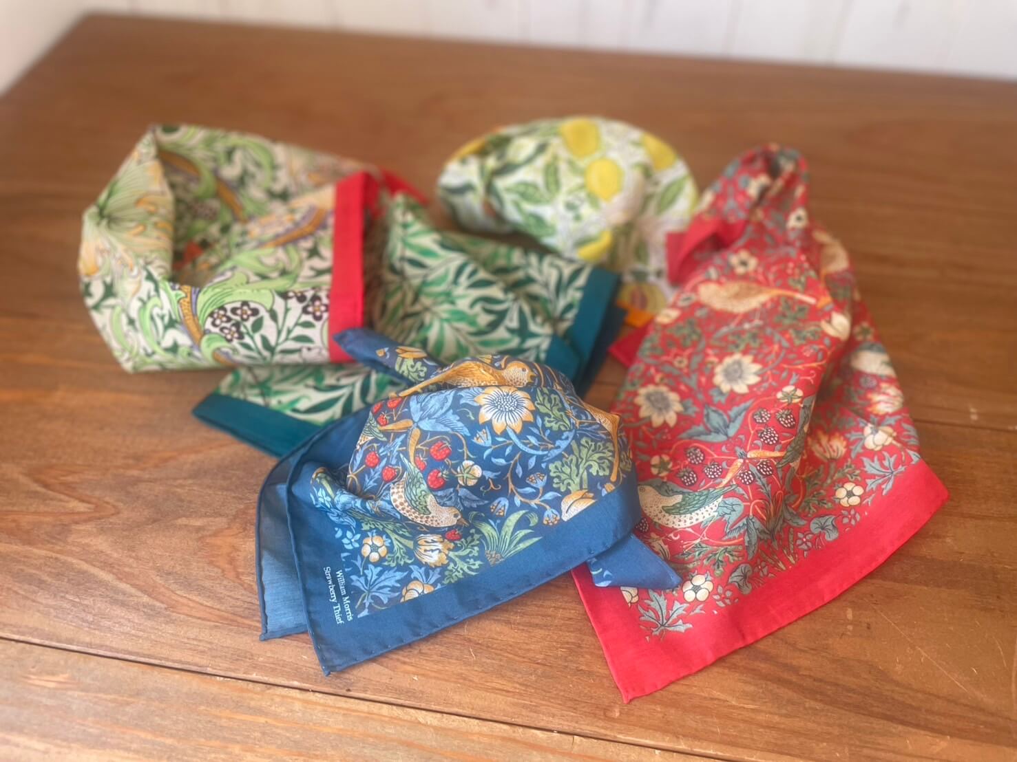 Le Chateau 英国製 ウィリアムモリス シルク&コットン ミニチーフ NEW