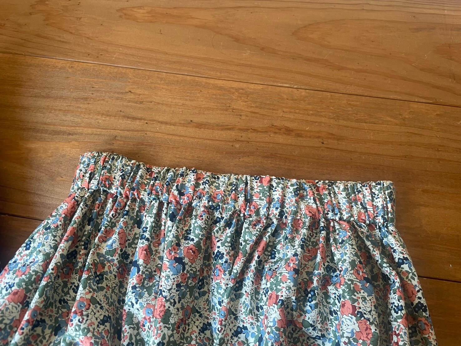 Utilite リバティプリント タックギャザースカート