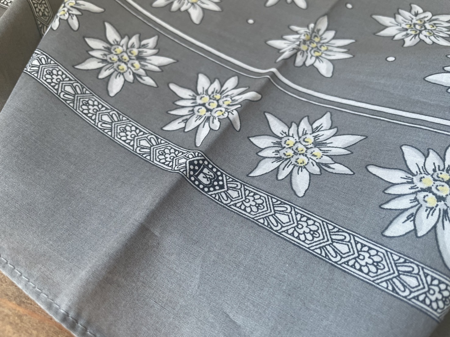 BLUMAR GLARNER TUECHLI BANDANA(ブリュメル)エーデルワイス柄バンダナ NEW