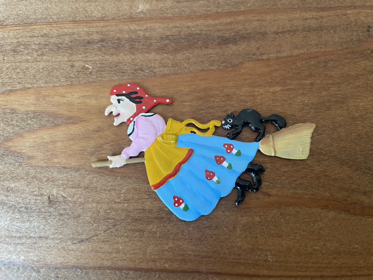 Wilhelm Schweizer　ヴィルヘルム・シュバイツァー社　錫オーナメント　魔女