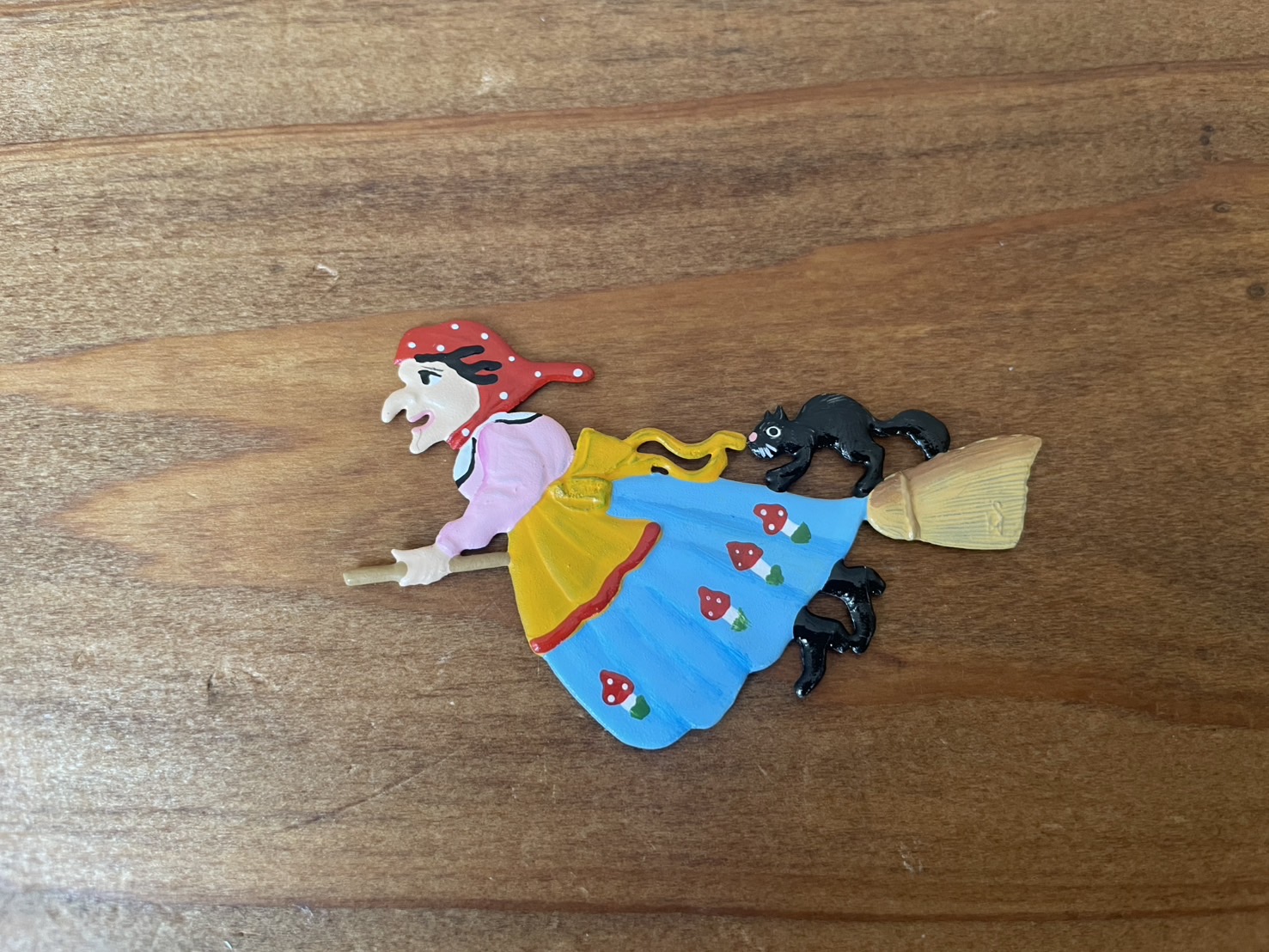 Wilhelm Schweizer　ヴィルヘルム・シュバイツァー社　錫オーナメント　魔女