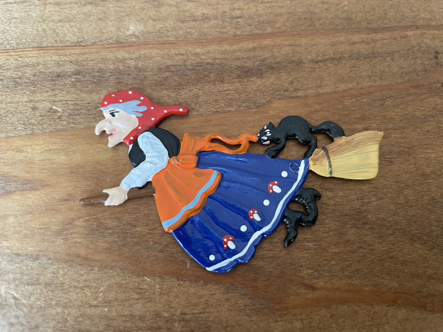 Wilhelm Schweizer　ヴィルヘルム・シュバイツァー社　錫オーナメント　魔女