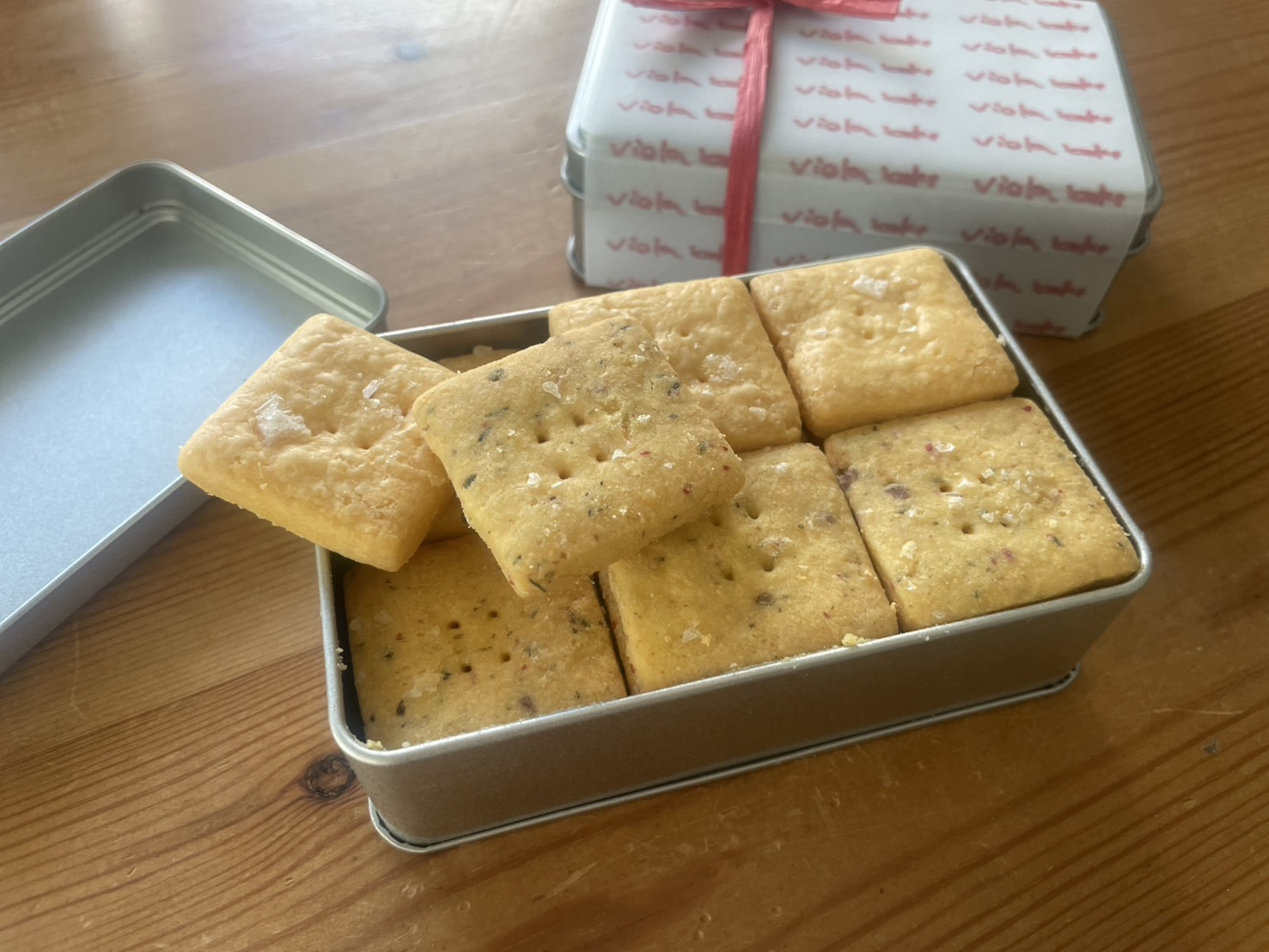 チェダーチーズクッキー缶