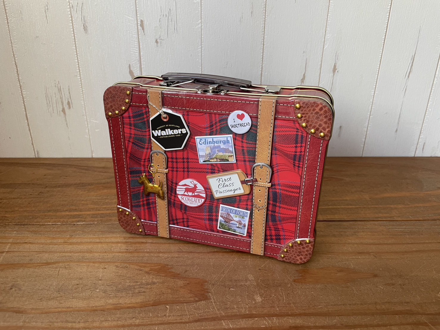 Walkers スーツケース缶入りショートブレッド