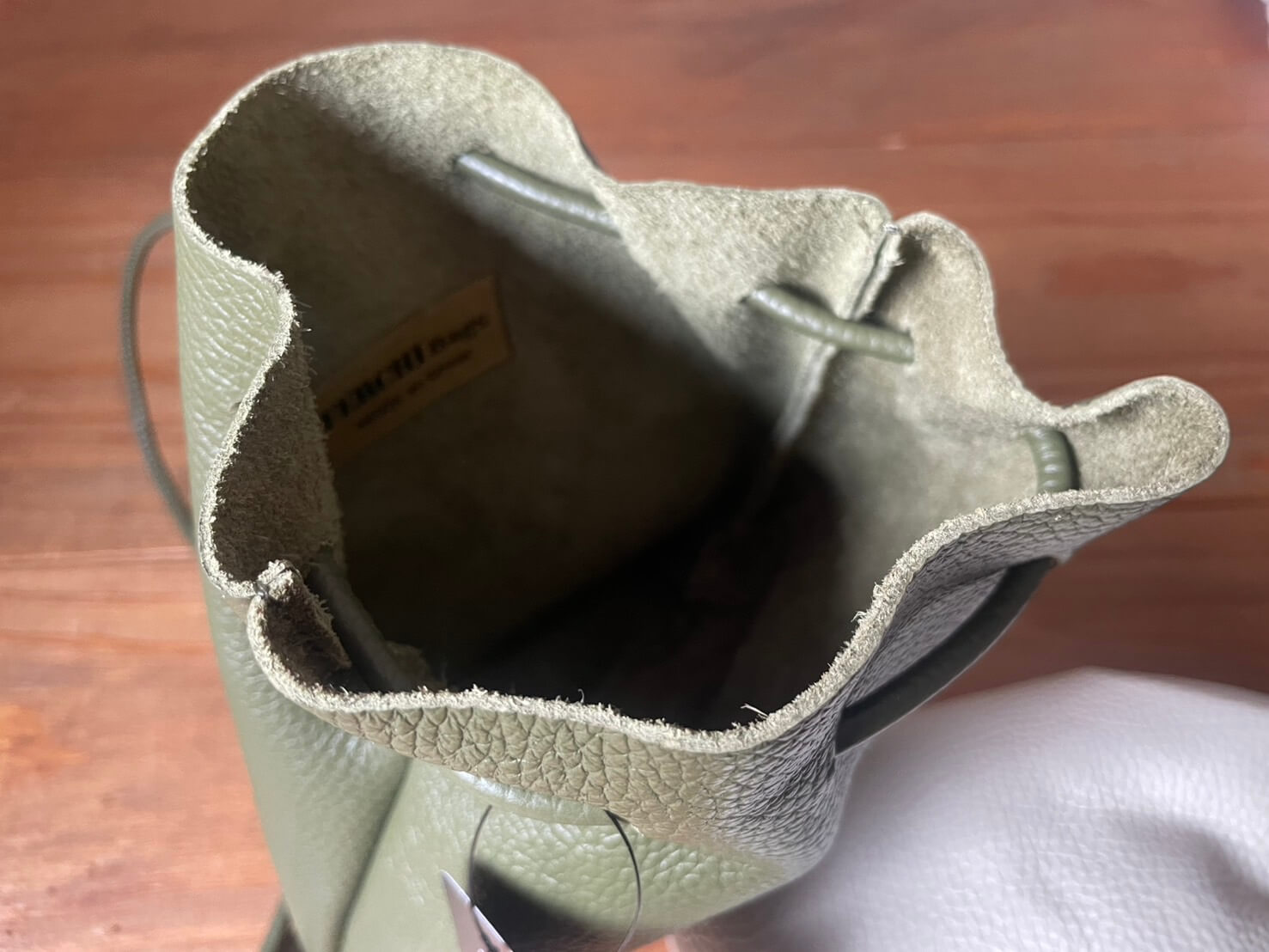 FERCHI(フェルキ)巾着型レザーミニバッグ