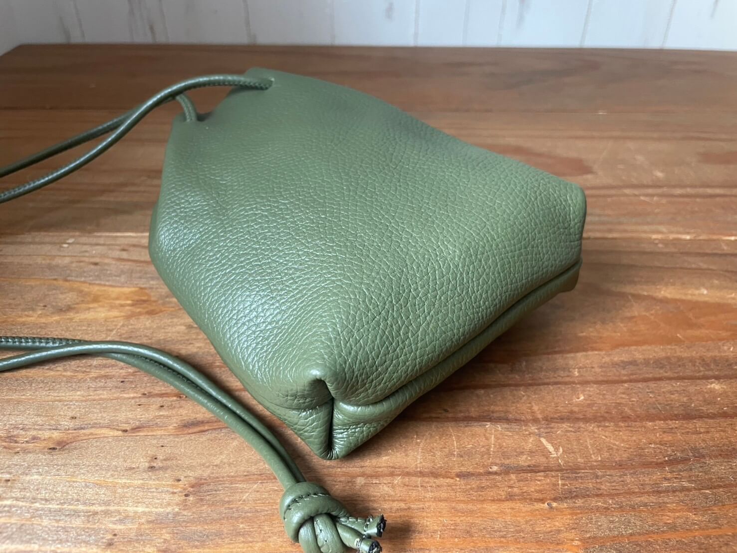 FERCHI(フェルキ)巾着型レザーミニバッグ