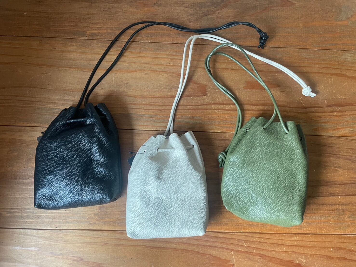 FERCHI(フェルキ)巾着型レザーミニバッグ