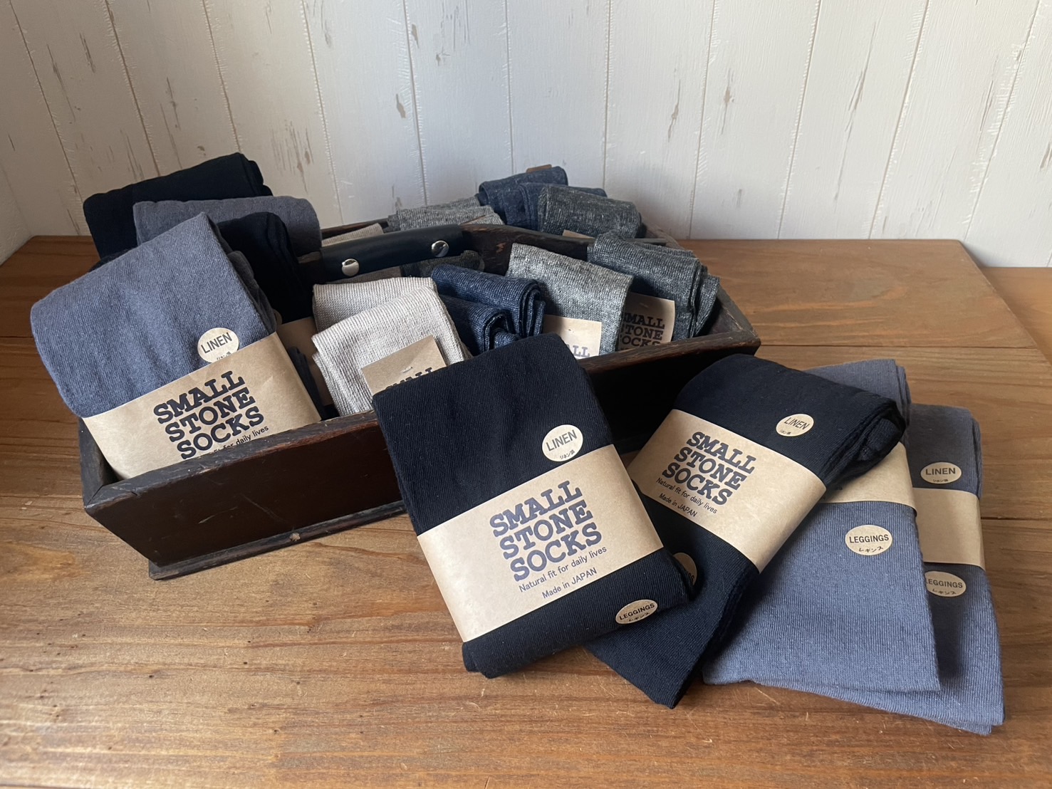 SMALL STONE LINEN SOCKS リネンソックスとリネンのレギンス