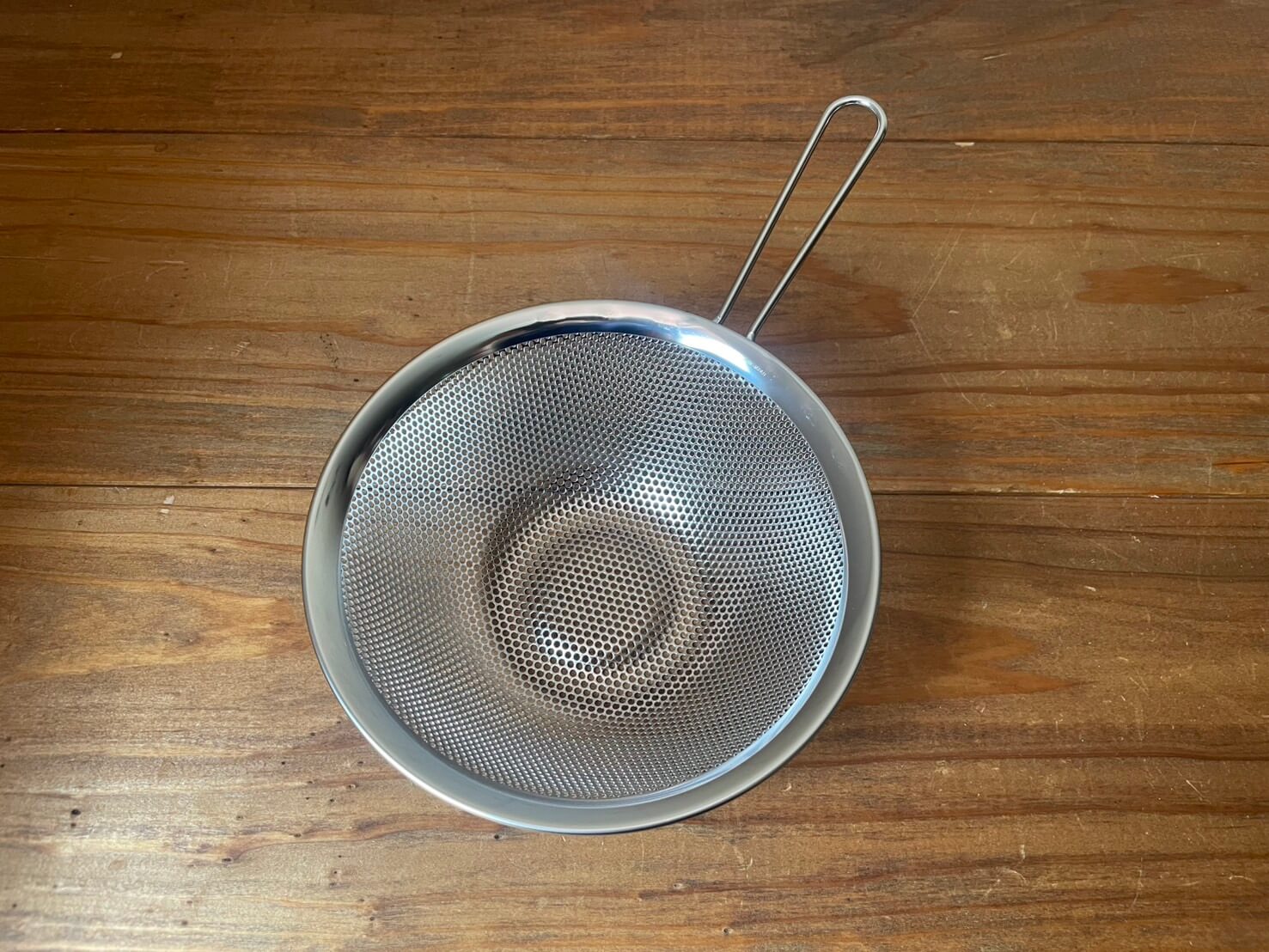 SORI YANAGI KITCHIN TOOL 柳宗理のパンチングストレーナー