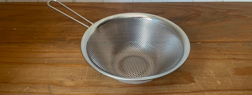 SORI YANAGI KITCHIN TOOL 柳宗理のパンチングストレーナー