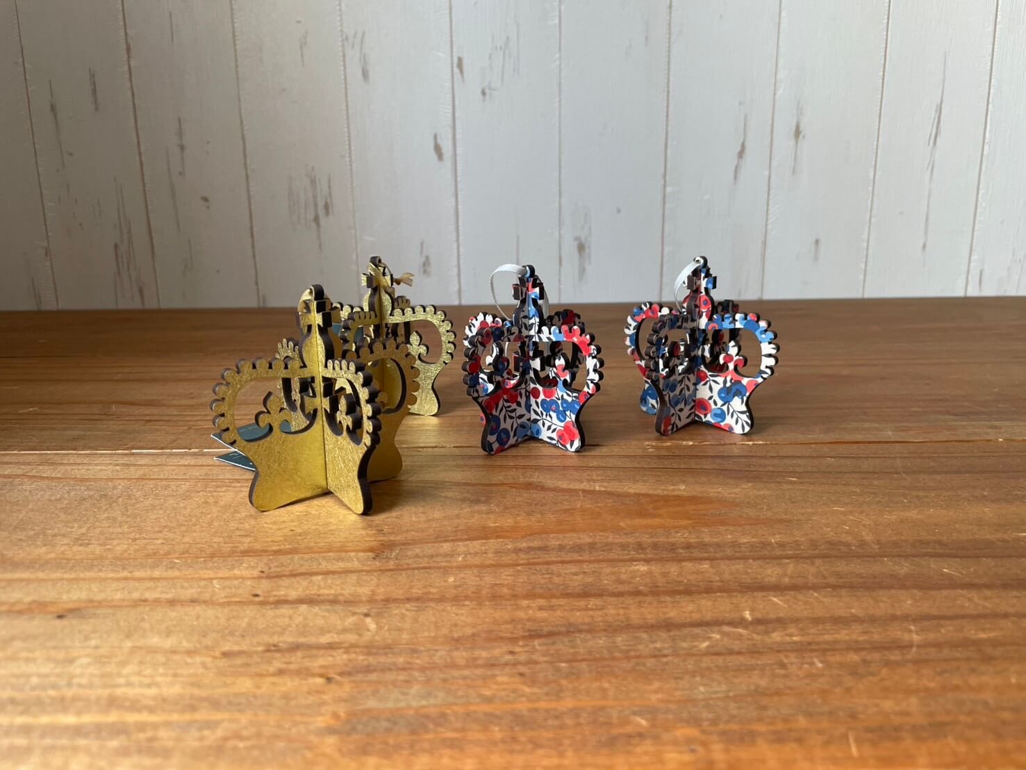 ARTCUTS 王冠のオーナメント
